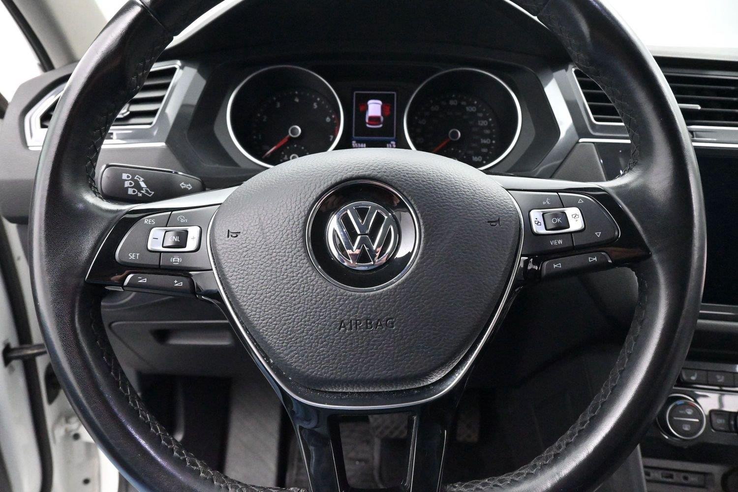 Used 2019 Pure White Volkswagen SEL image 17