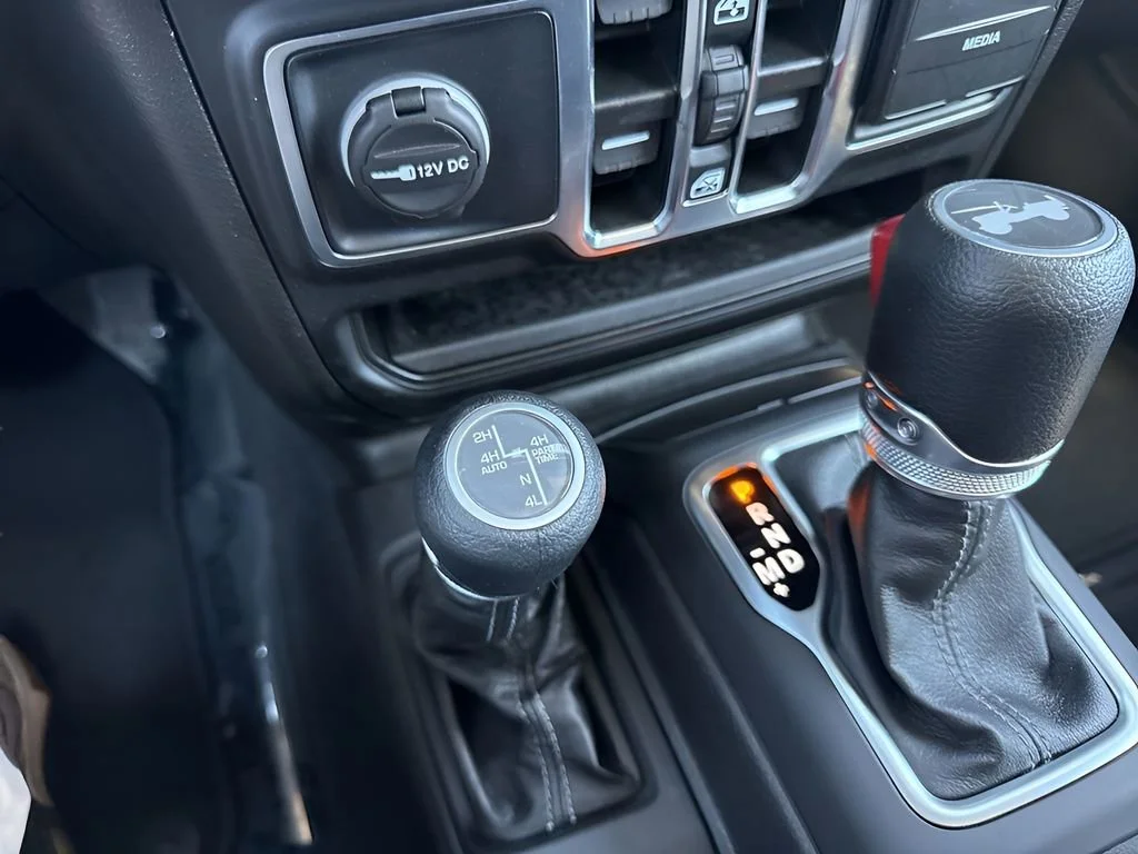 Used 2025 White Jeep Sahara image 26