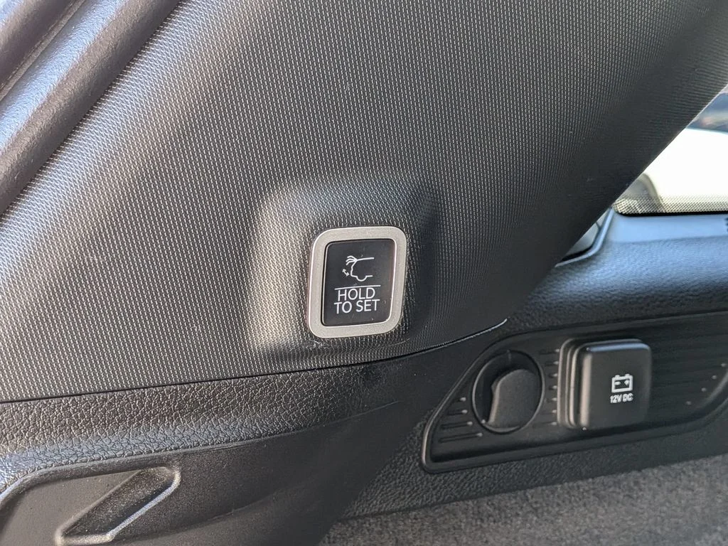 Used 2022 White Jeep Overland image 9