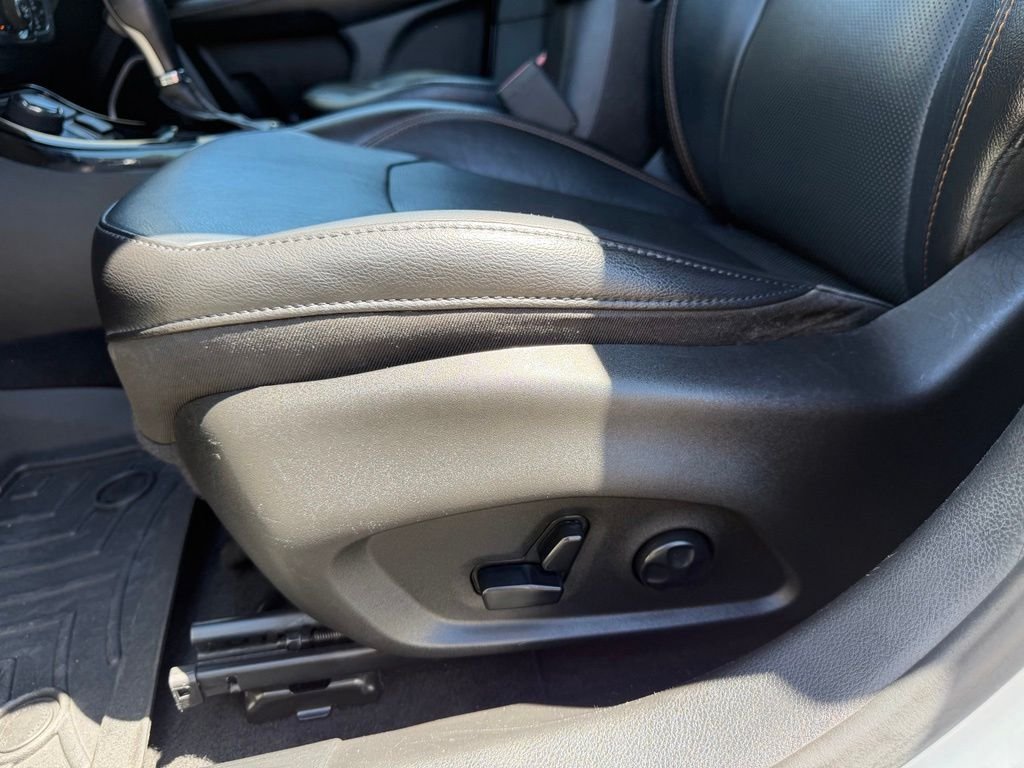 Used 2020 White Clearcoat Jeep Limited image 14