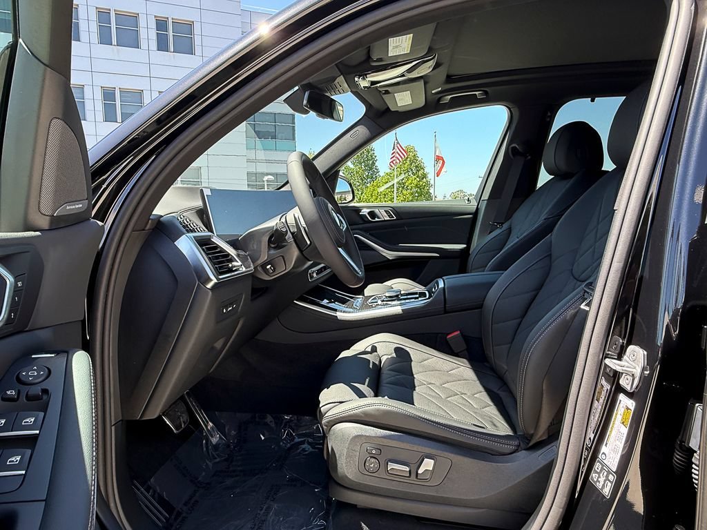 New 2026 Black Sapphire Metallic BMW xDrive40i image 9