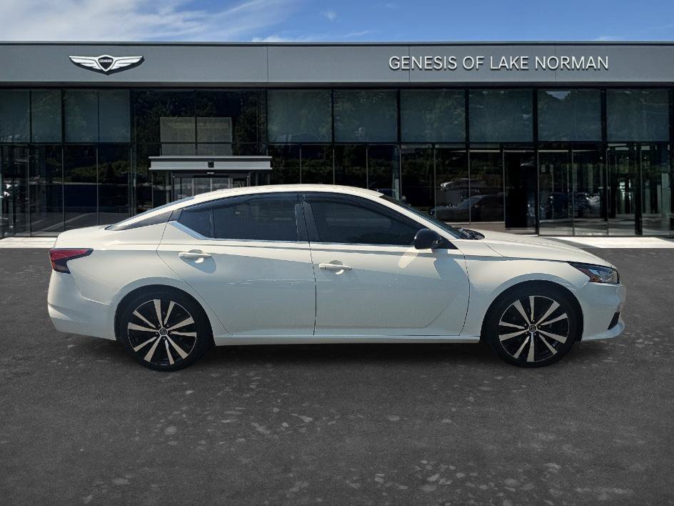 Used 2021 Glacier White Nissan 2.5 SR image 4