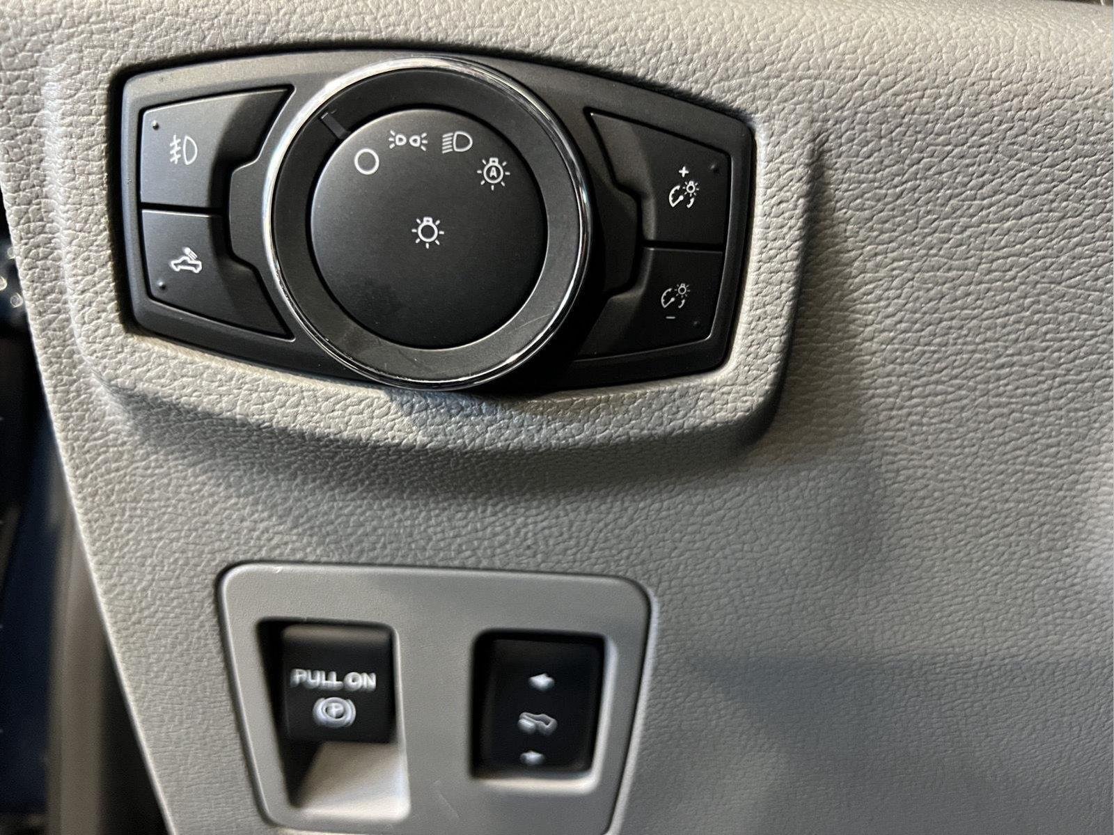 Used 2015 Blue Jeans Metallic Ford XLT image 28