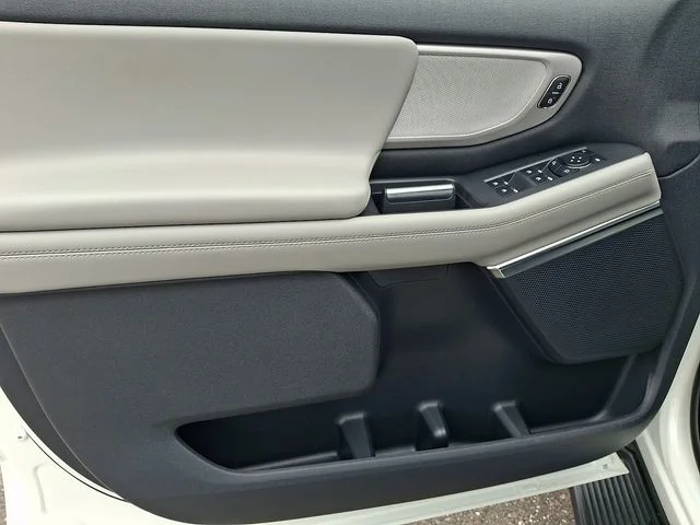 New 2026 Star White Metallic Tri-Coat Ford Active image 8