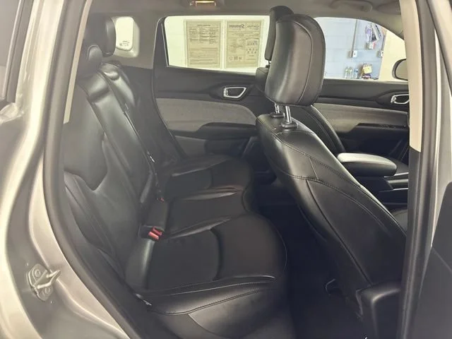 Used 2022  Jeep Latitude Lux image 29