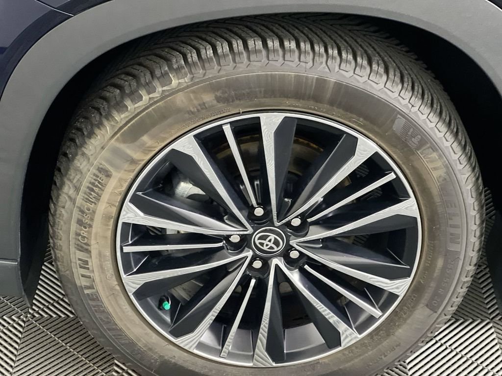 Used 2024  Toyota MAX Platinum image 11