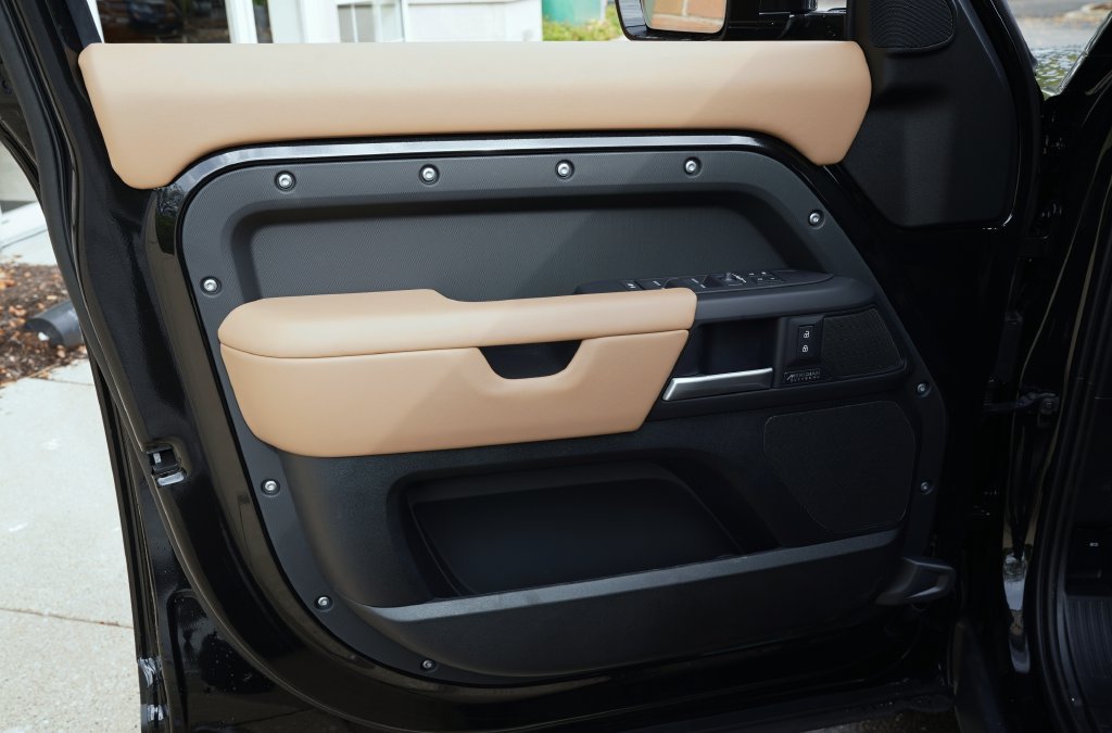 New 2026 Santorini Black Land Rover X-Dynamic SE image 10