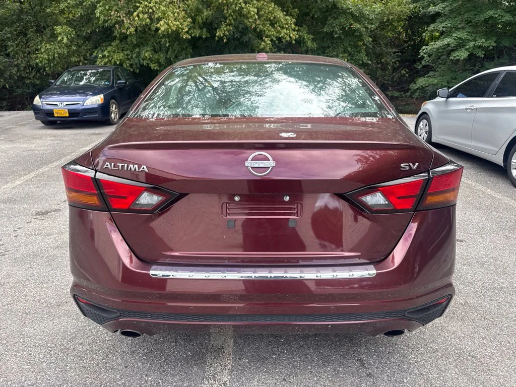 Certified Used 2023 Red Nissan 2.5 SV image 5