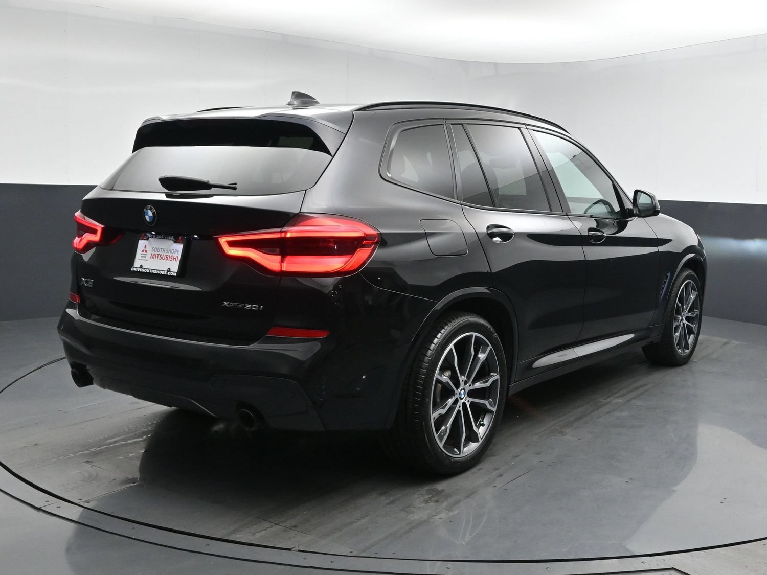 Used 2021 Black BMW xDrive30i image 23