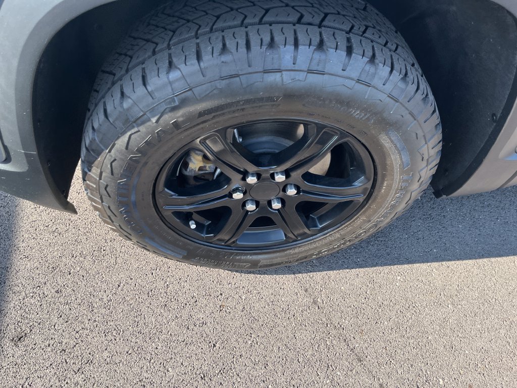 Used 2023 Silver GMC AT4 image 9