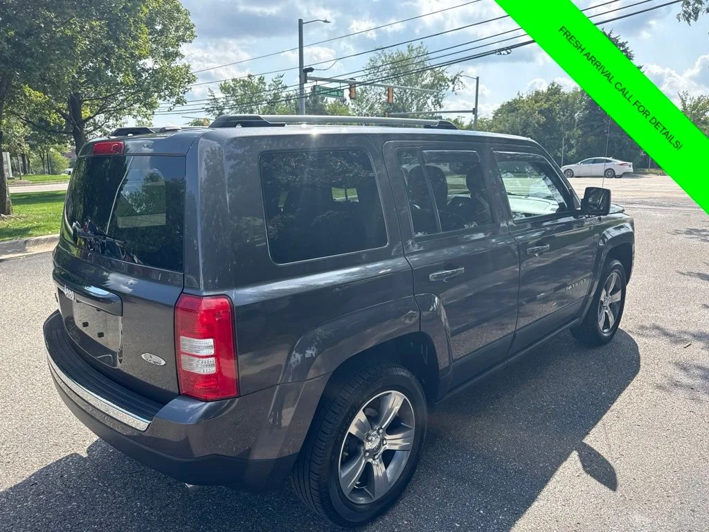Used 2016 Crystal Metallic Jeep Latitude image 8