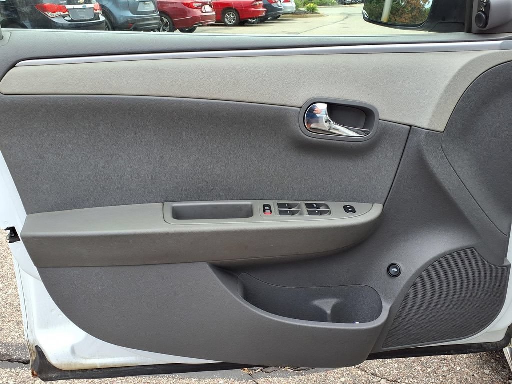 Used 2009 Summit White Chevrolet LT w/1LT image 11