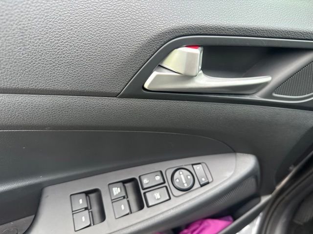 Used 2019 Gray Hyundai SE image 13