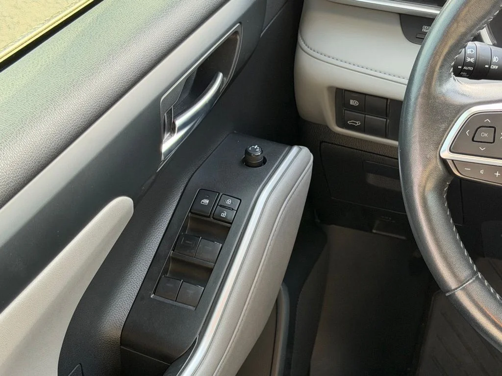 Certified Used 2020 Silver Toyota XLE image 13