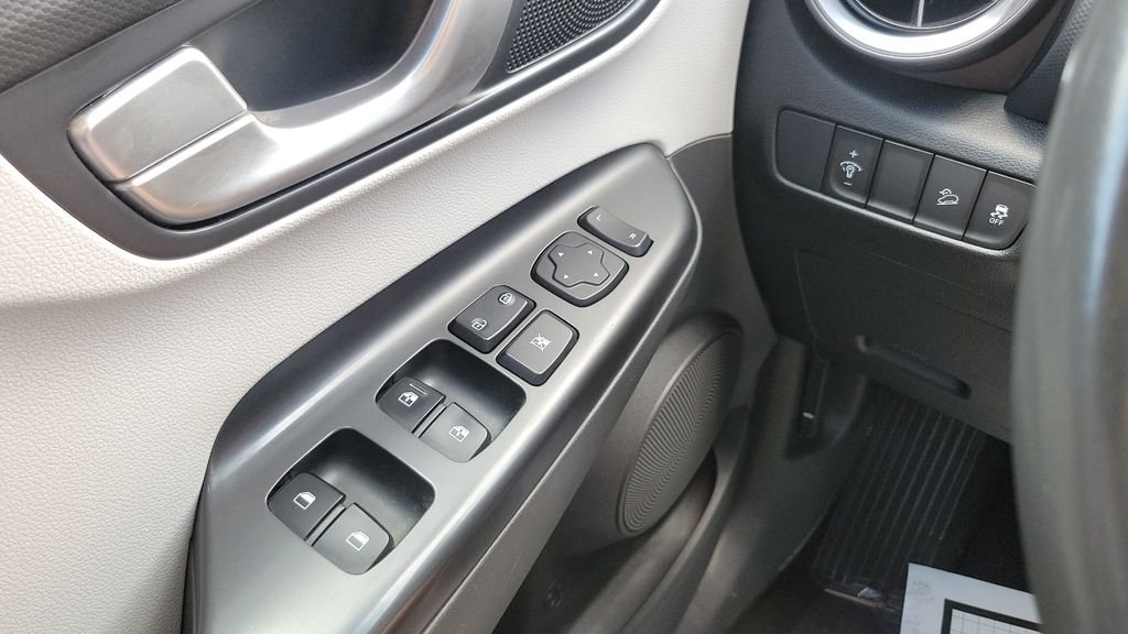 2023 Hyundai Kona SEL - Photo 19