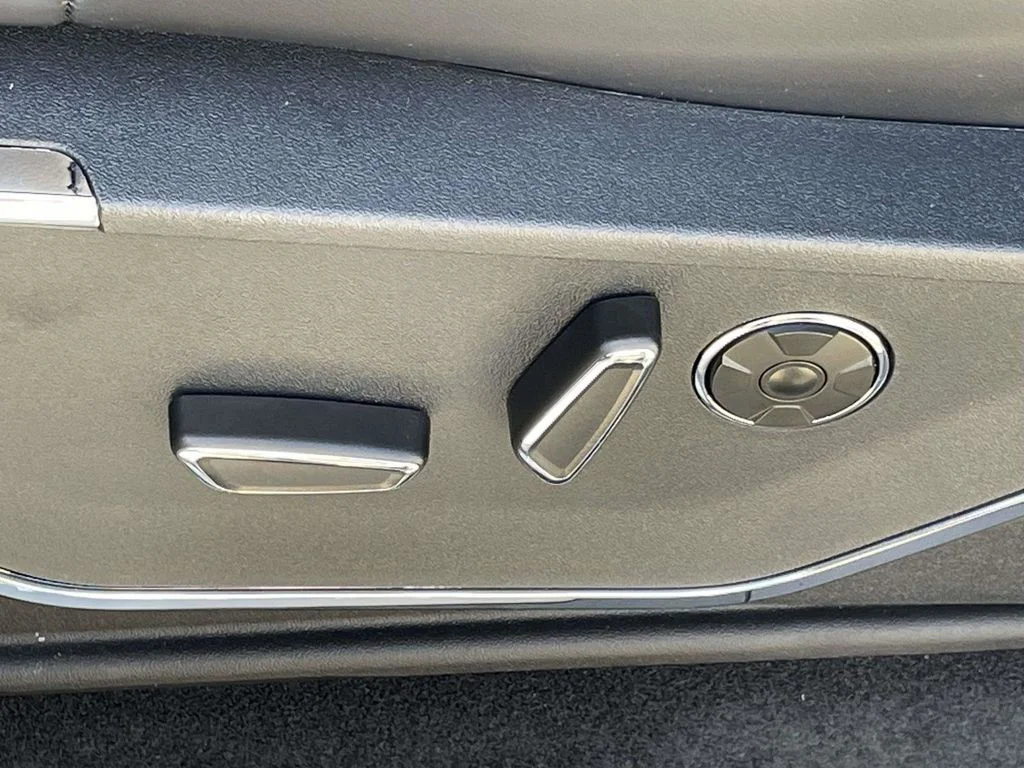 New 2025 Star White Metallic Tri-Coat Ford Platinum® image 14
