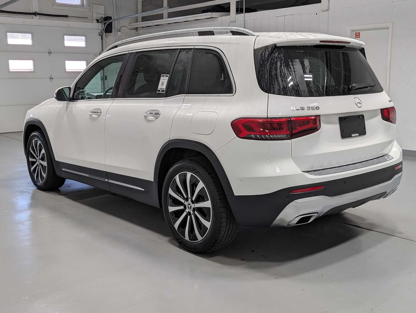 Used 2022 Polar White Mercedes-Benz GLB 250 image 10