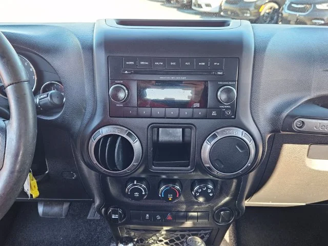 Used 2018  Jeep Unlimited Sport image 20