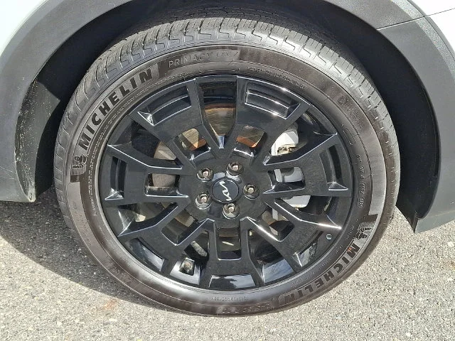 Certified Used 2022 Gray Kia SX image 9