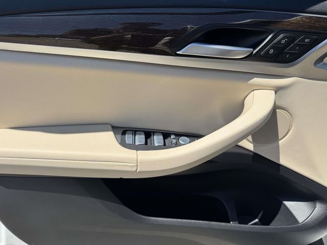 Used 2023 White BMW xDrive30i image 17