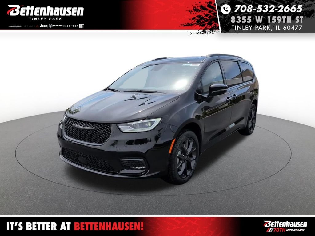 2026 Chrysler Pacifica Limited AWD's photo