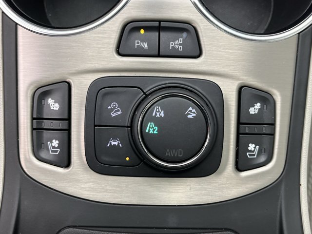 Used 2024 White Frost Tricoat GMC Denali image 18
