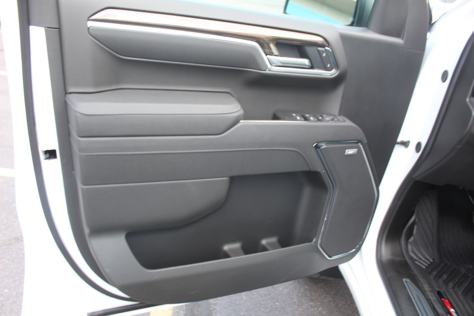 New 2026 Summit White Chevrolet LT Trail Boss image 10