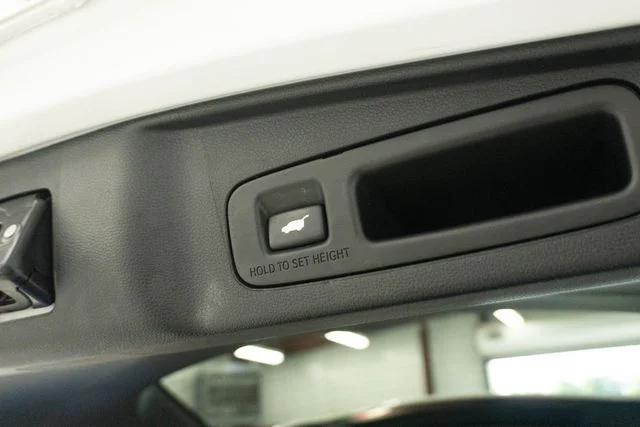 Used 2021 White Honda EX-L image 23