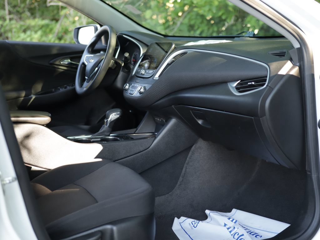 Used 2024 Summit White Chevrolet 1LT image 28