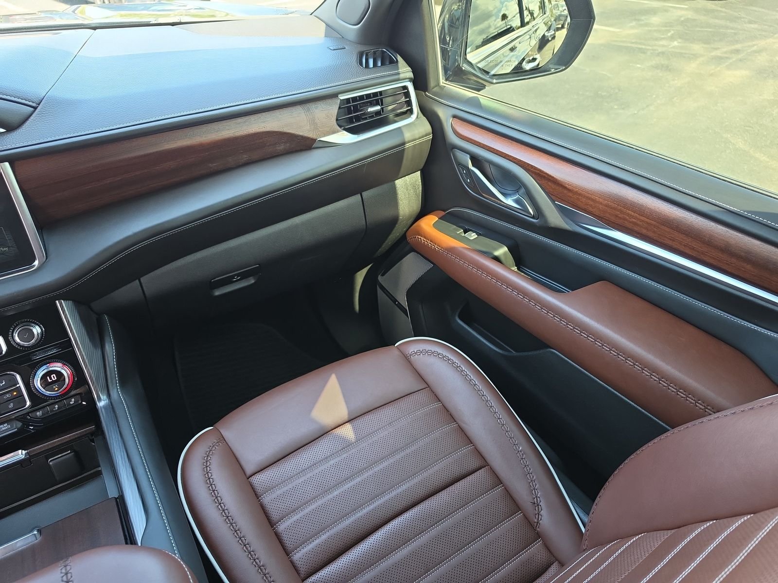 2023 GMC Yukon XL Denali Ultimate - Photo 12