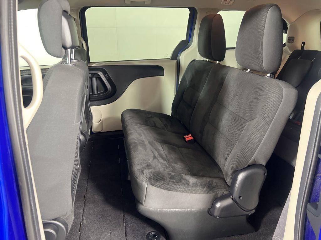 Used 2019 Indigo Blue Dodge SE image 18