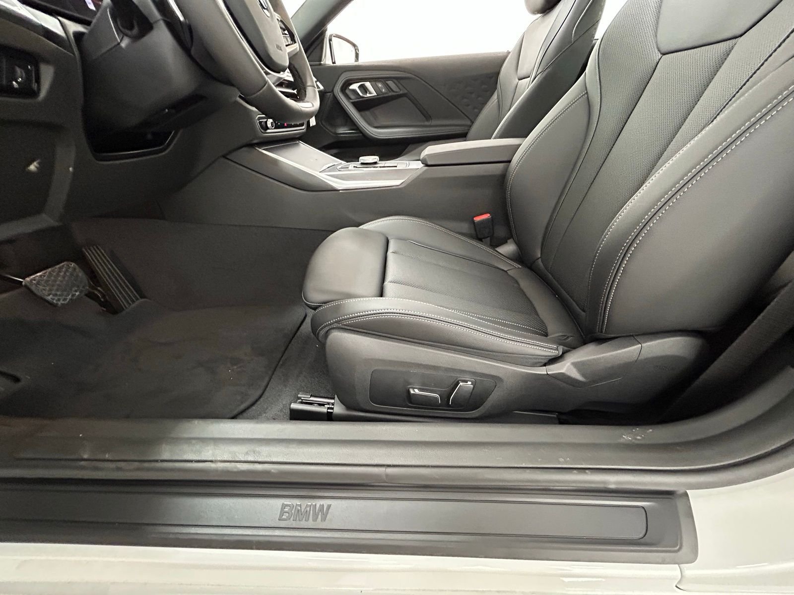 2025 BMW 2 Series 230i - Photo 31
