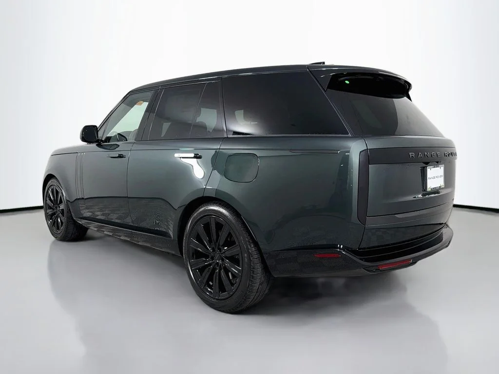 New 2026 Belgravia Green Land Rover SE PHEV image 7