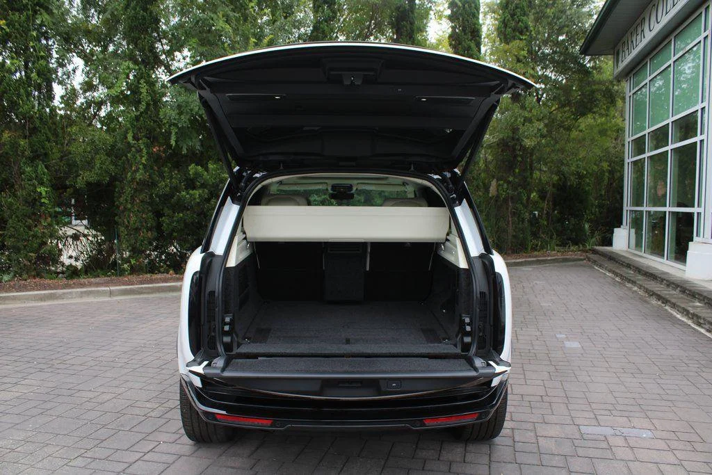 New 2024 Ostuni Pearl White Land Rover SV image 10