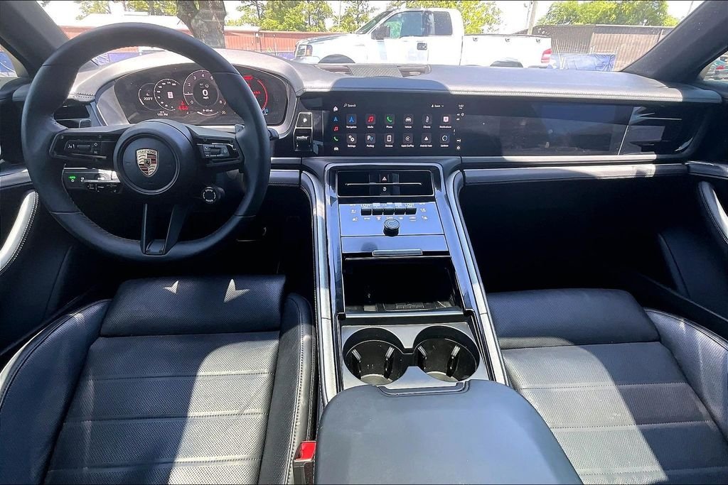 Used 2025  Porsche 4 image 7