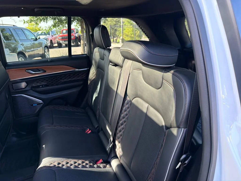 Used 2023 Bright White Clea Jeep Summit Reserve image 34
