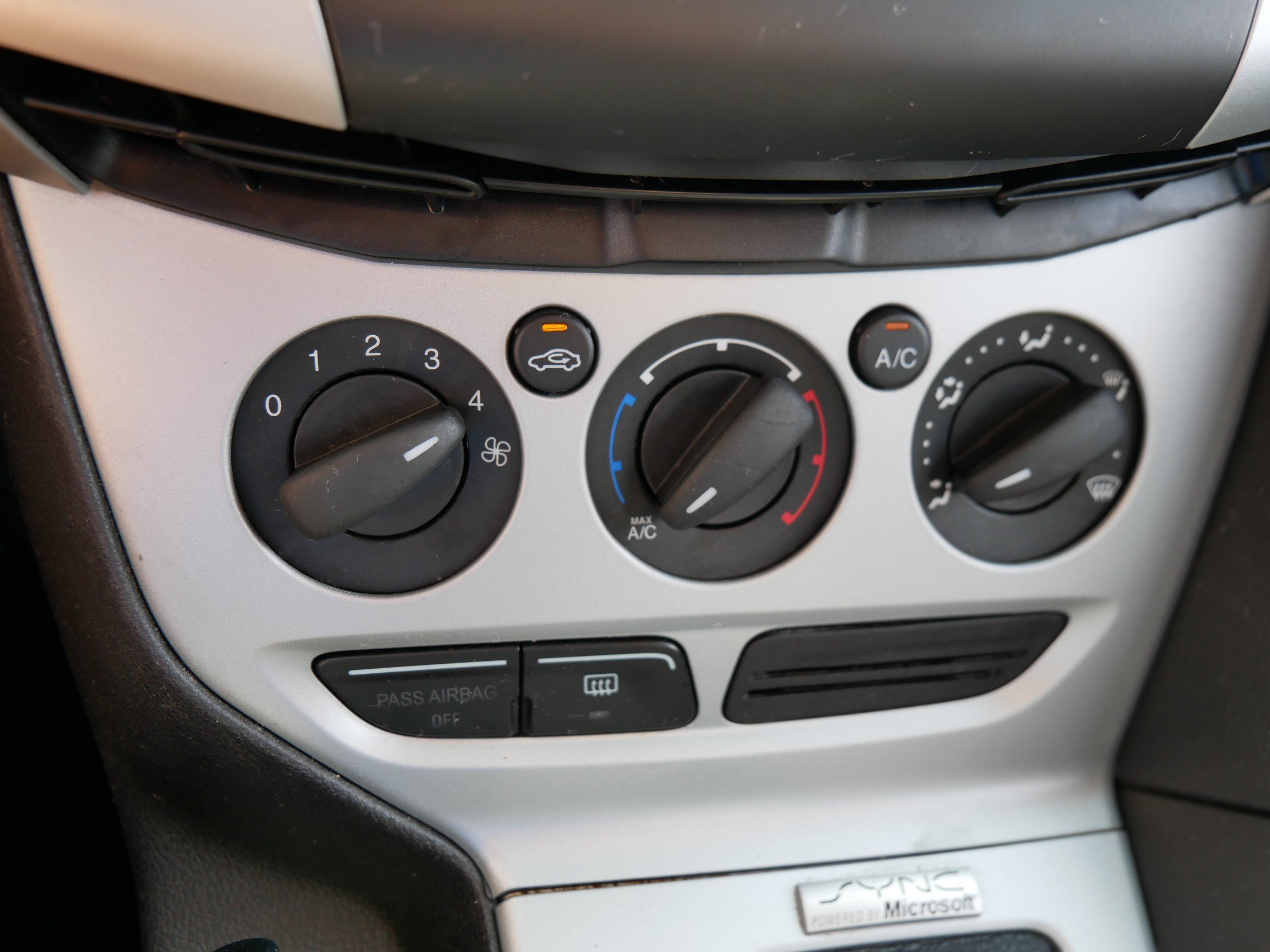 Used 2013 Gray Ford SE image 22