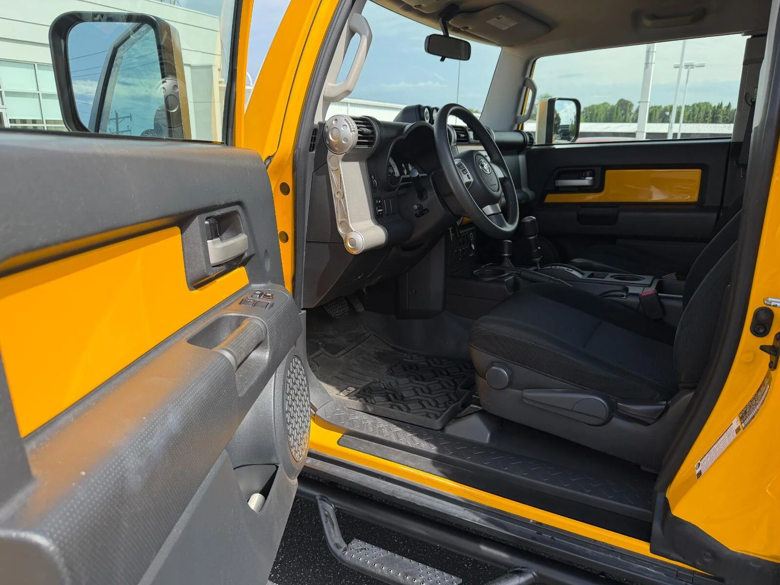Used 2007 White/Sun Fusion Toyota BASE image 5
