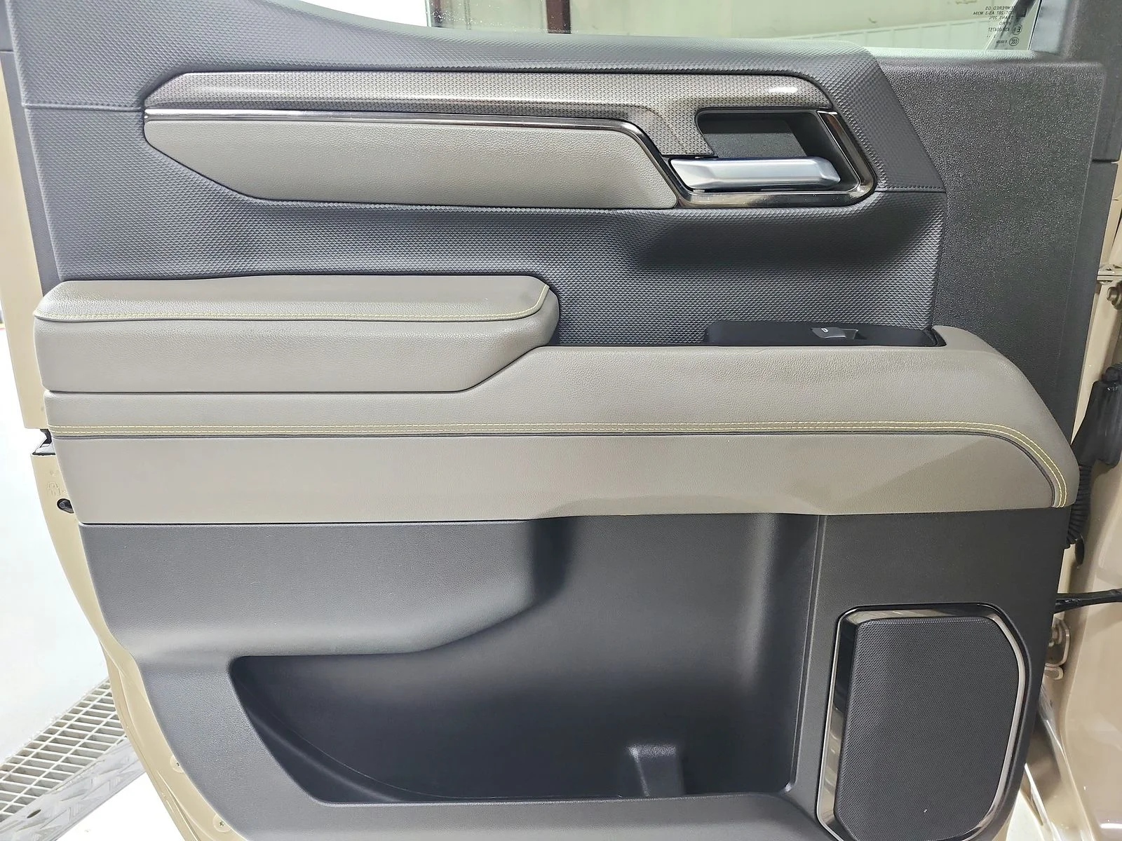 Used 2023  Chevrolet ZR2 image 43