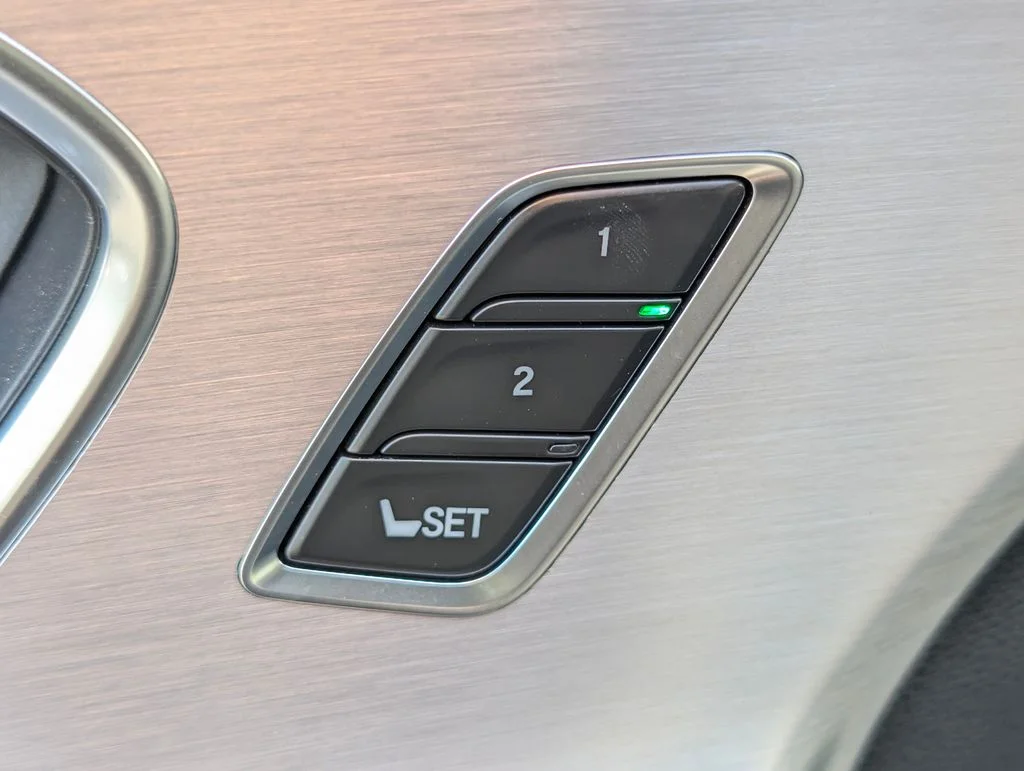 Used 2025  Acura Technology Package image 21