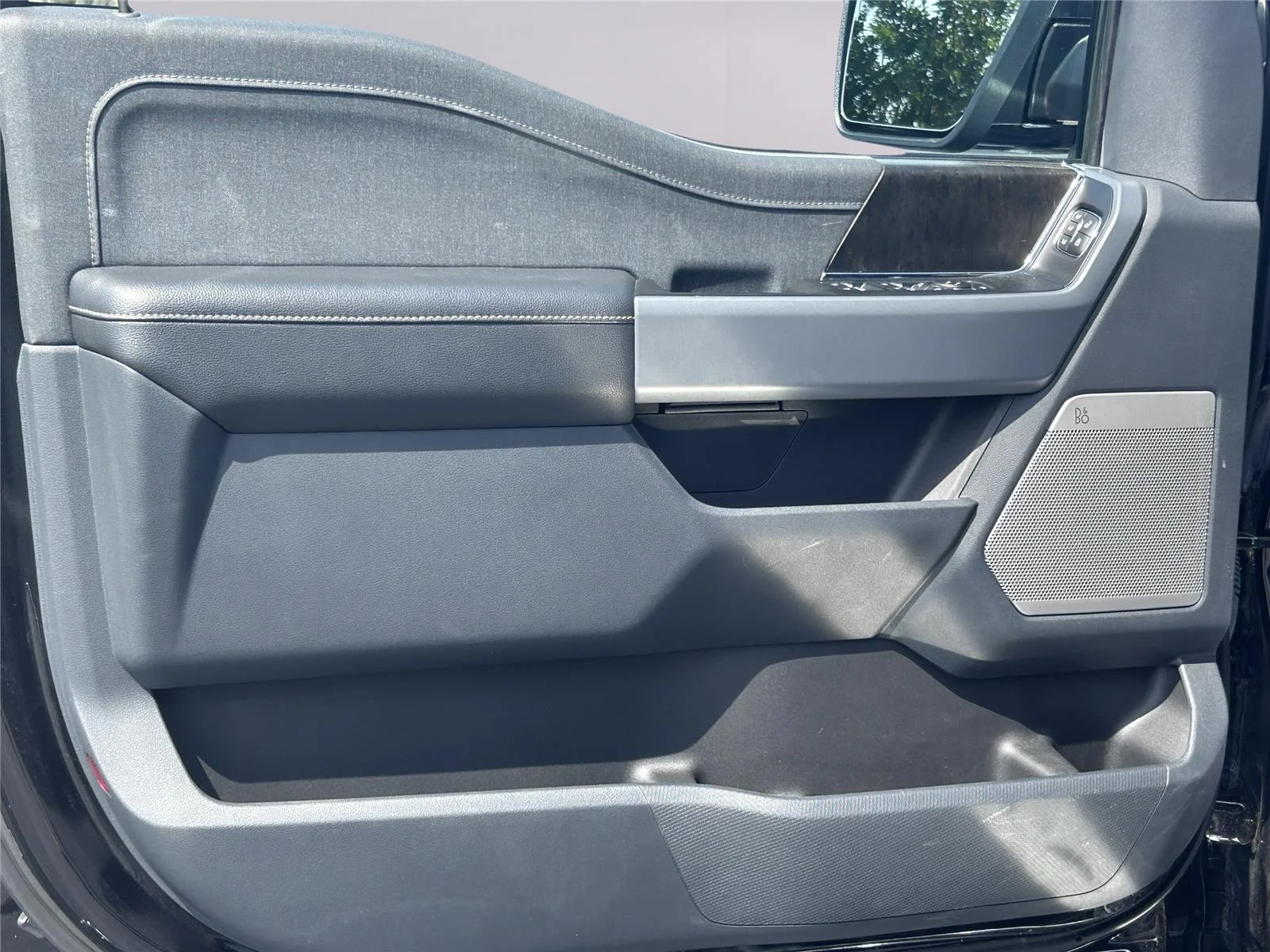 Used 2022 Agate Black/Stone Gray Ford LARIAT image 29