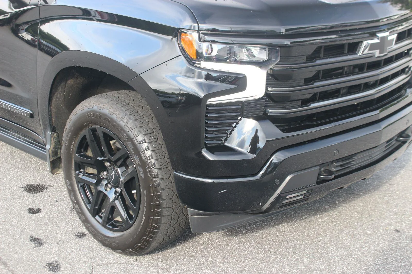 Used 2024 Black Chevrolet High Country image 9