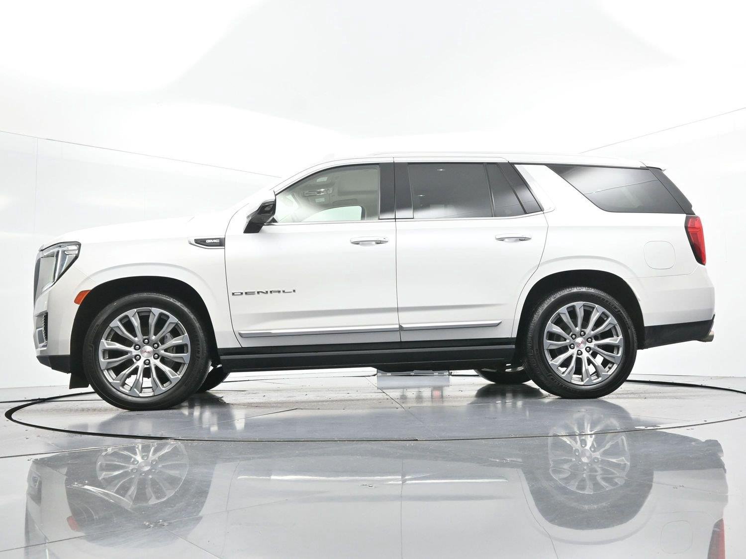 Used 2021 WHITE FROST TRICOAT GMC Denali image 51