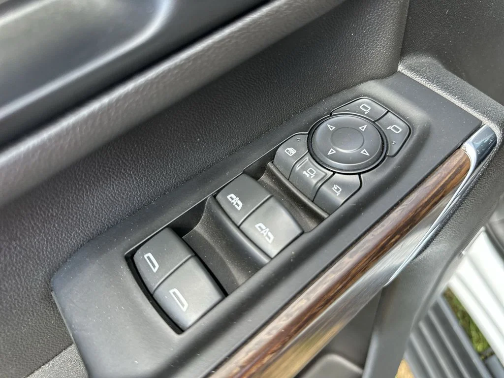 Used 2022 White Chevrolet High Country image 19