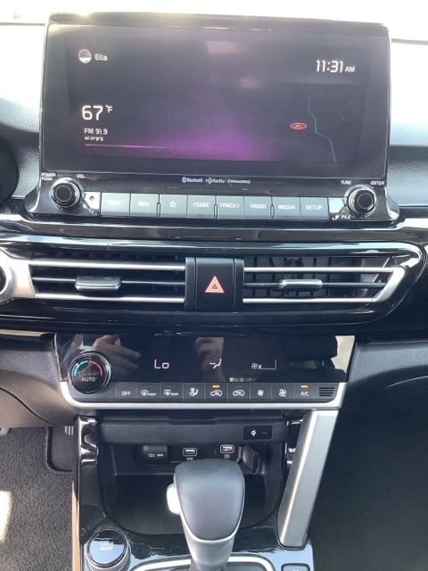 Used 2022 Black Kia EX image 31