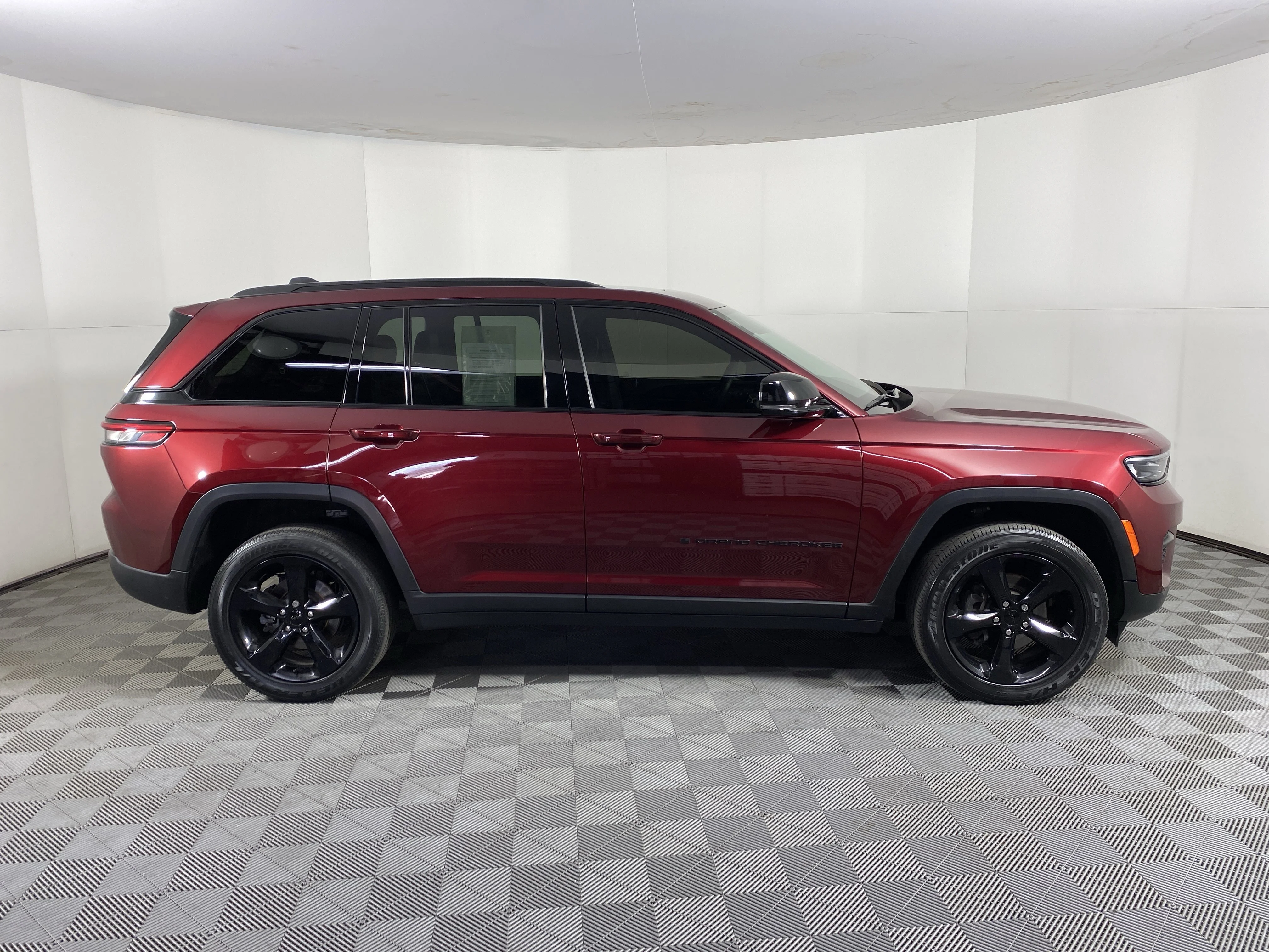 Used 2023 Velvet Red Pearlcoat Jeep Altitude image 7