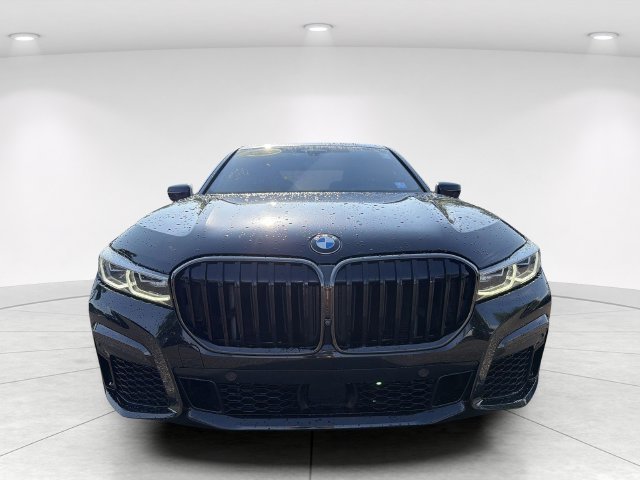 Used 2022 Black Sapphire Metallic BMW M760i xDrive image 7