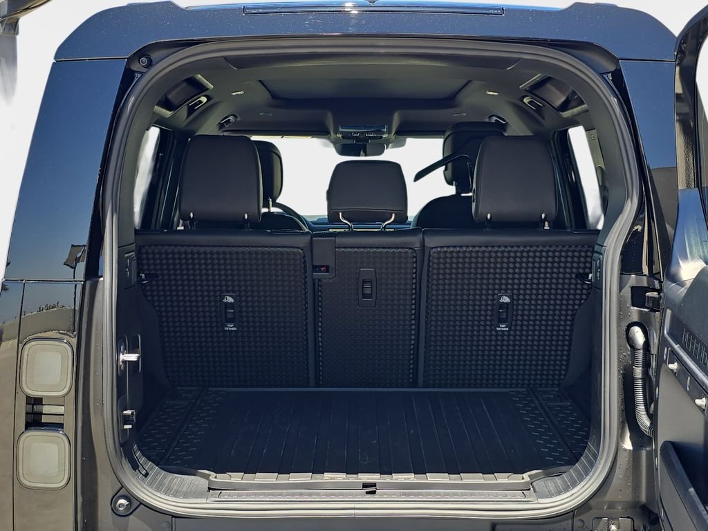New 2026 Santorini Black Land Rover X-Dynamic SE image 12