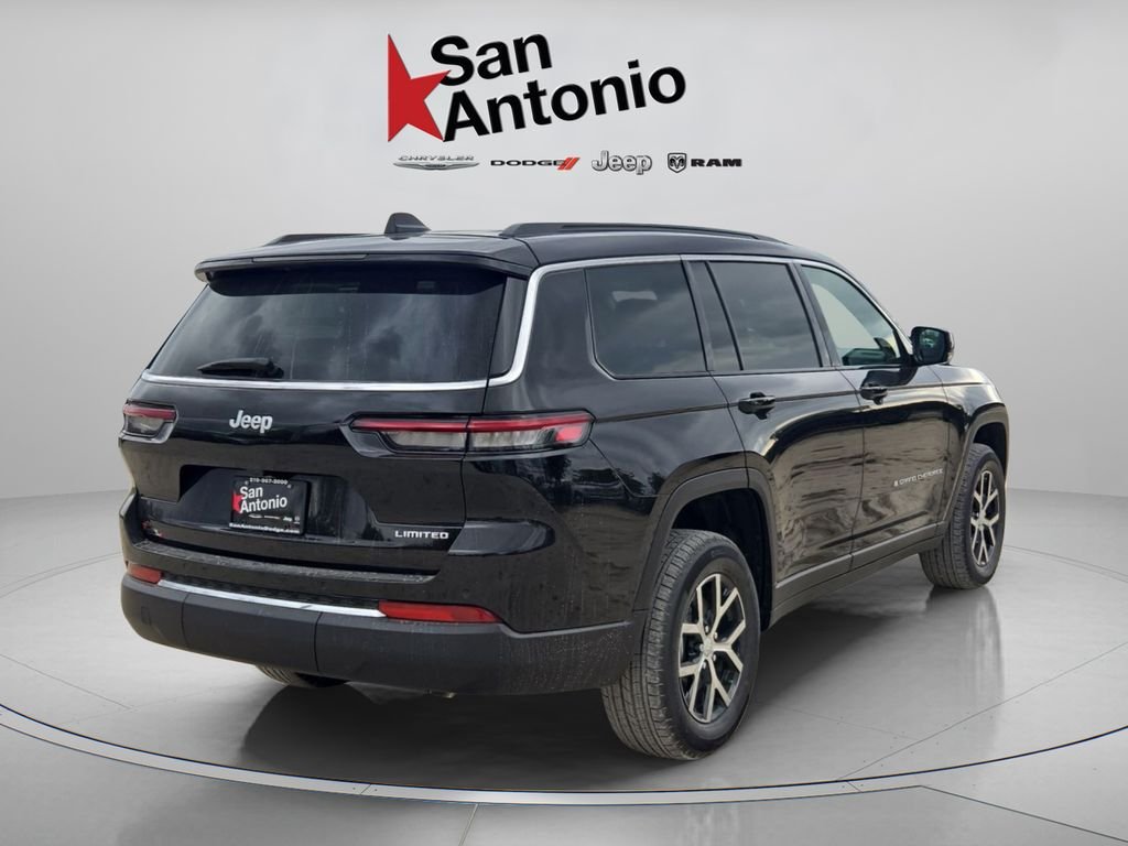 New 2025 Diamond Black Crystal Pearl-Coat Exterior Paint Jeep Limited image 8