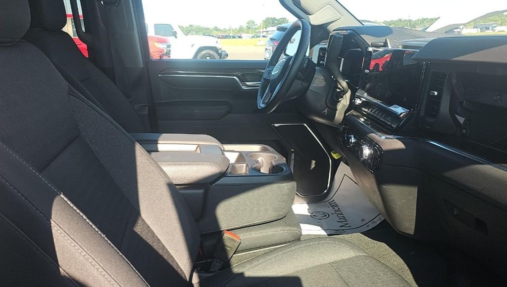Used 2024 White GMC Elevation image 6